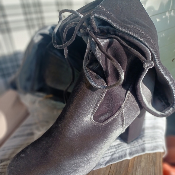 Boots - Picture 3 of 3